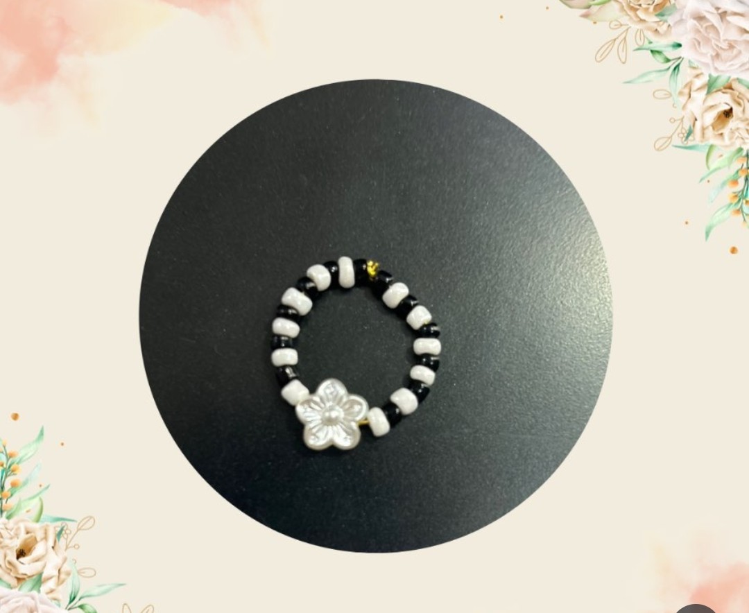 Black & White Beaded Flower Ring
